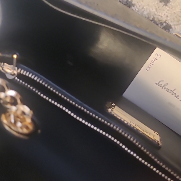 Handbag - Picture 3 of 4